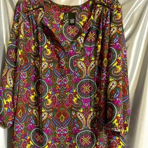 Beautiful blouse, paisley print size Large